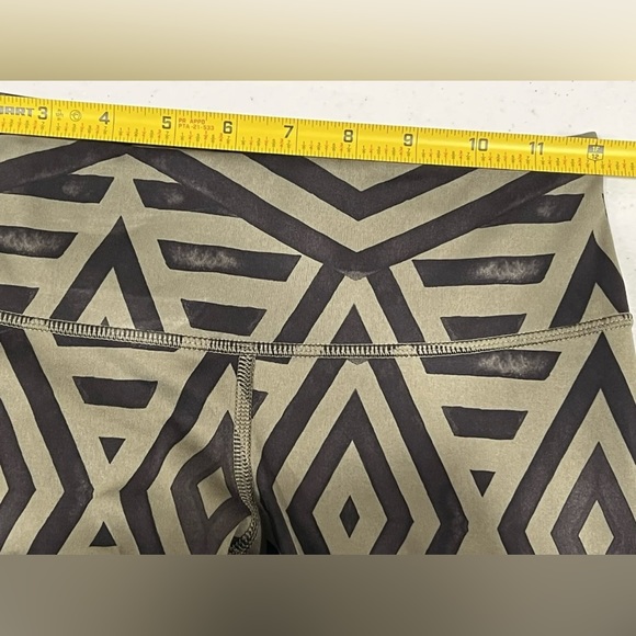 Lululemon  Wunder Under Pant Luxtreme Chevron Shuffle Fatigue Greene Black 4 - Picture 4 of 6